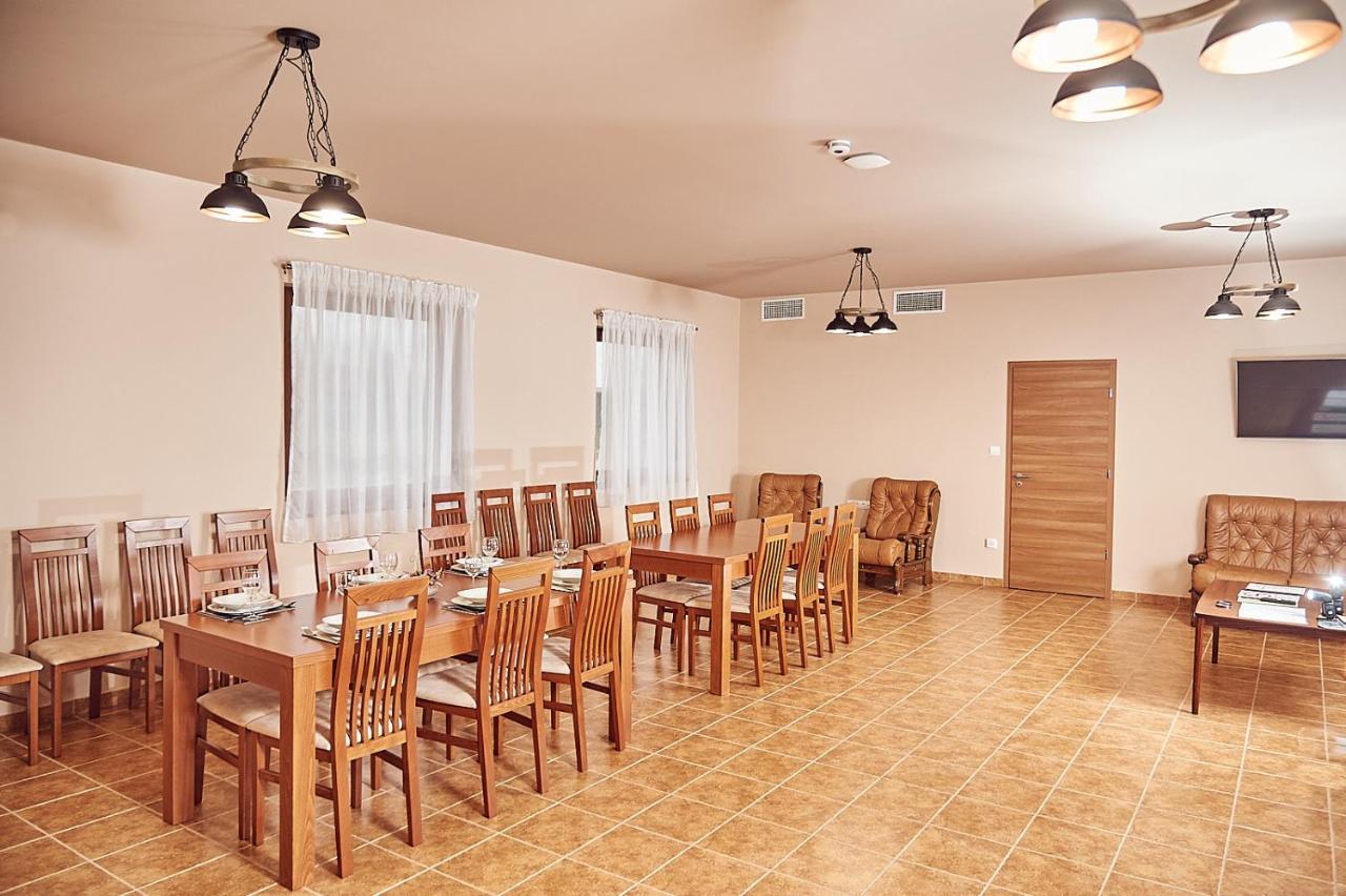Vadvirag Vendeghaz Hotel Izsák Buitenkant foto